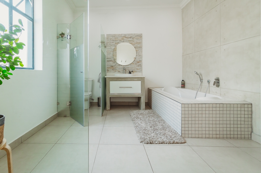 5 Bedroom Property for Sale in Kraaibosch Country Estate Western Cape